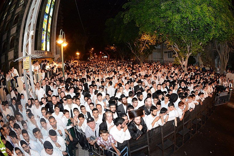 למעלה מ- 40 אלף איש בשמחת בית השואבה של חסידות מישקולץ בפתח תקוה