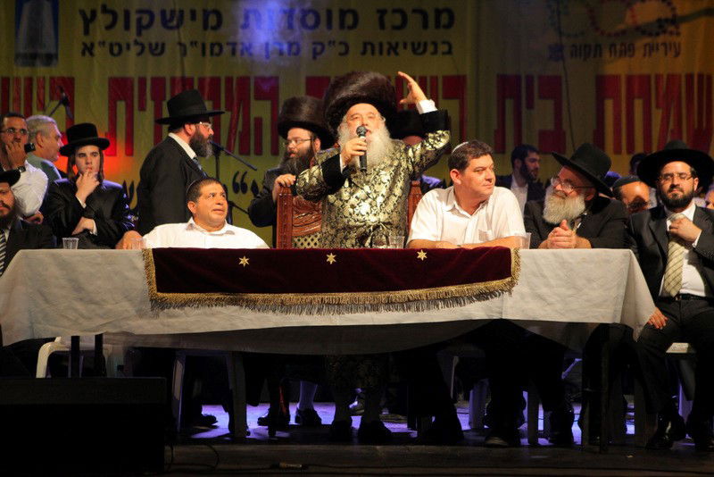 למעלה מ- 40 אלף איש בשמחת בית השואבה של חסידות מישקולץ בפתח תקוה