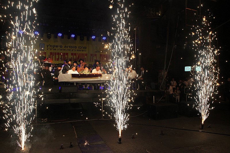 למעלה מ- 40 אלף איש בשמחת בית השואבה של חסידות מישקולץ בפתח תקוה