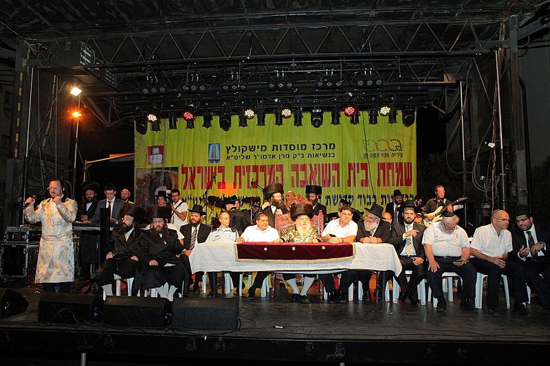 למעלה מ- 40 אלף איש בשמחת בית השואבה של חסידות מישקולץ בפתח תקוה