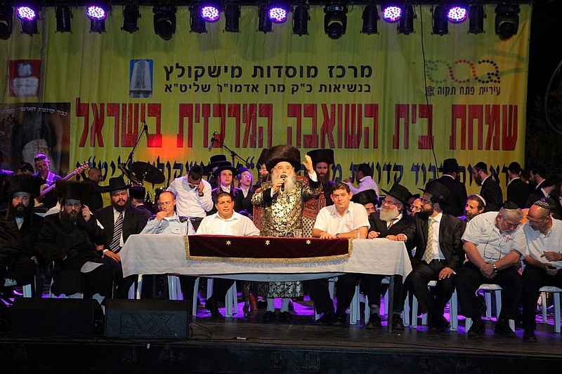 למעלה מ- 40 אלף איש בשמחת בית השואבה של חסידות מישקולץ בפתח תקוה