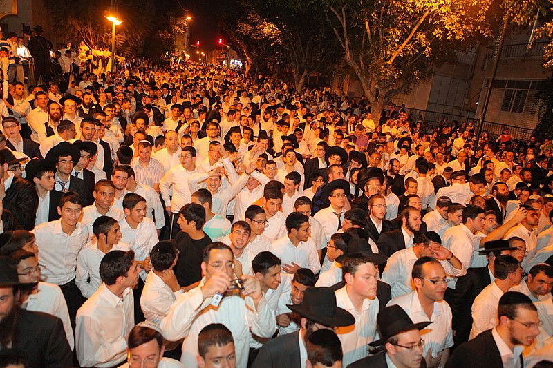 למעלה מ- 40 אלף איש בשמחת בית השואבה של חסידות מישקולץ בפתח תקוה