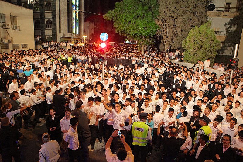 למעלה מ- 40 אלף איש בשמחת בית השואבה של חסידות מישקולץ בפתח תקוה