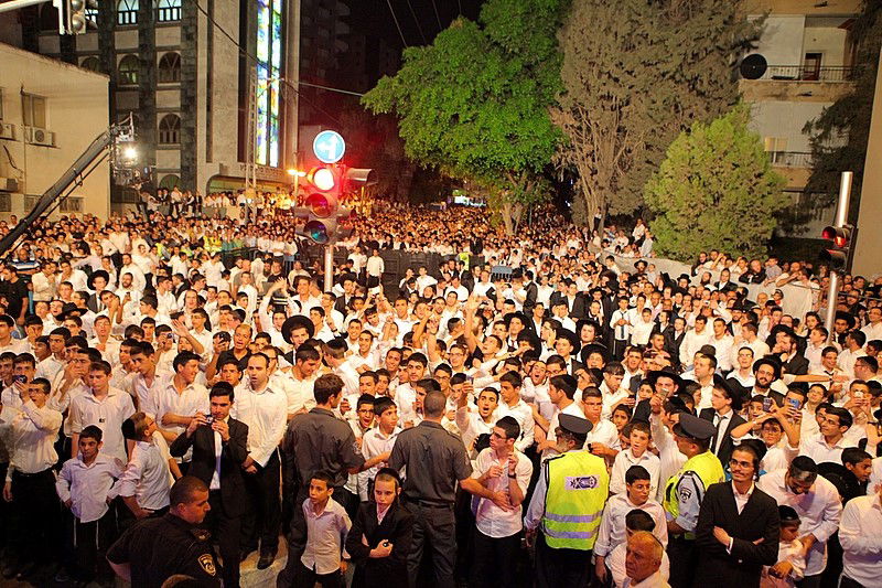 למעלה מ- 40 אלף איש בשמחת בית השואבה של חסידות מישקולץ בפתח תקוה