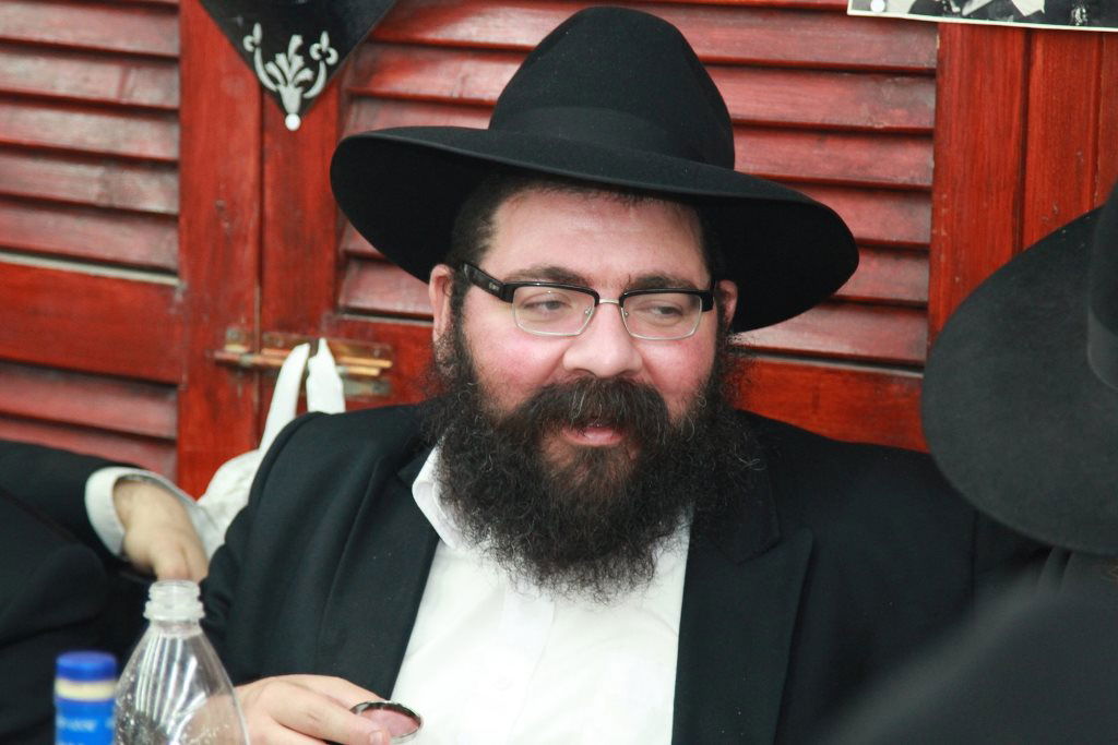 ביתר עילית: המתמודדים לעירייה השתתפו בהתוועדות חב"דית