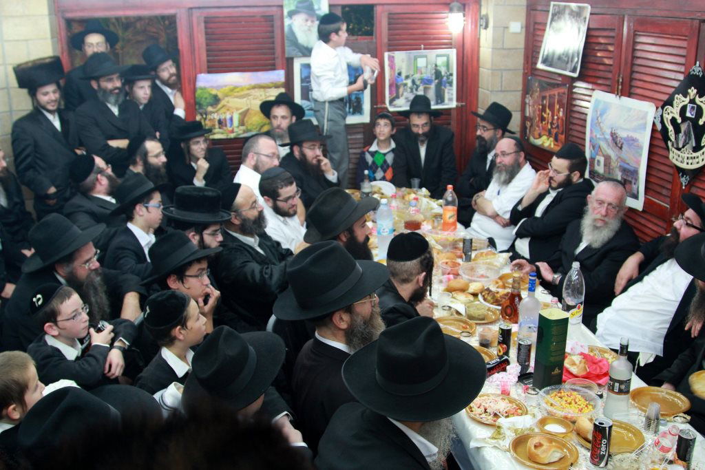 ביתר עילית: המתמודדים לעירייה השתתפו בהתוועדות חב"דית