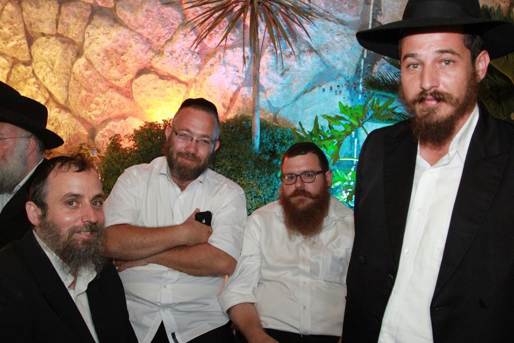 ביתר עילית: המתמודדים לעירייה השתתפו בהתוועדות חב"דית