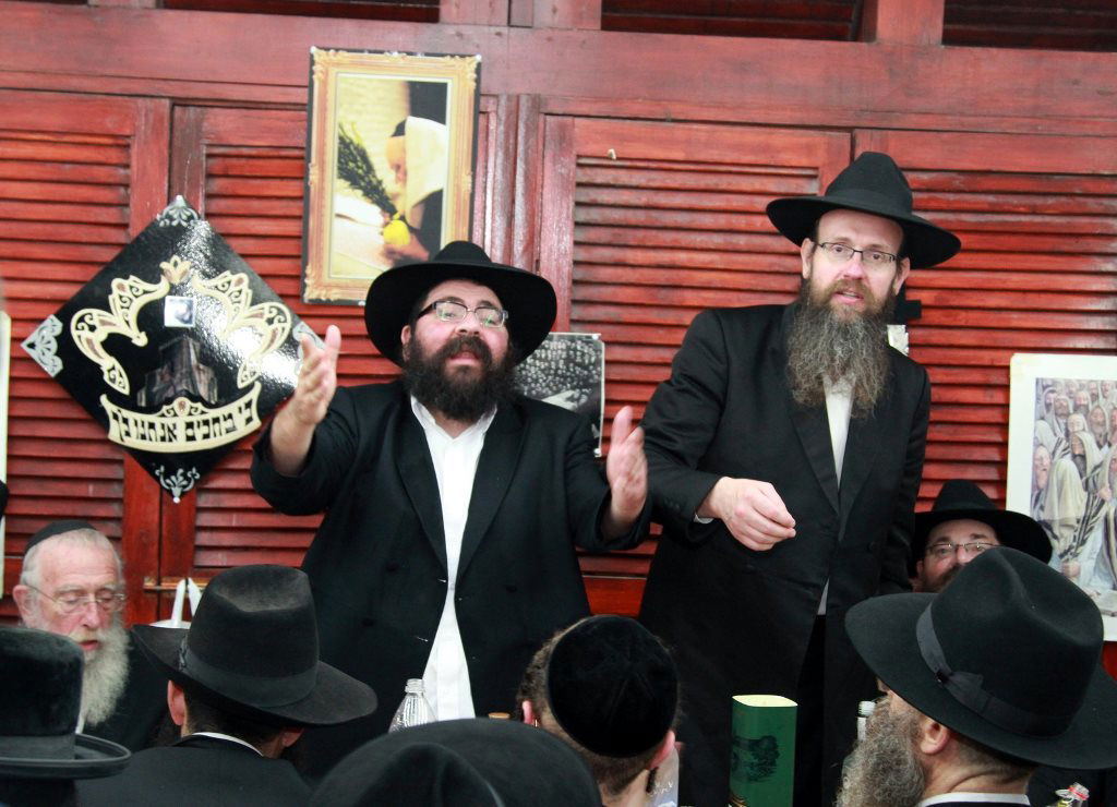 ביתר עילית: המתמודדים לעירייה השתתפו בהתוועדות חב"דית