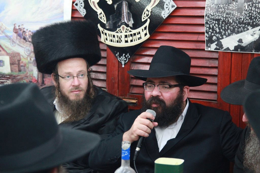 ביתר עילית: המתמודדים לעירייה השתתפו בהתוועדות חב"דית