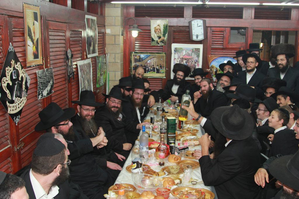 ביתר עילית: המתמודדים לעירייה השתתפו בהתוועדות חב"דית