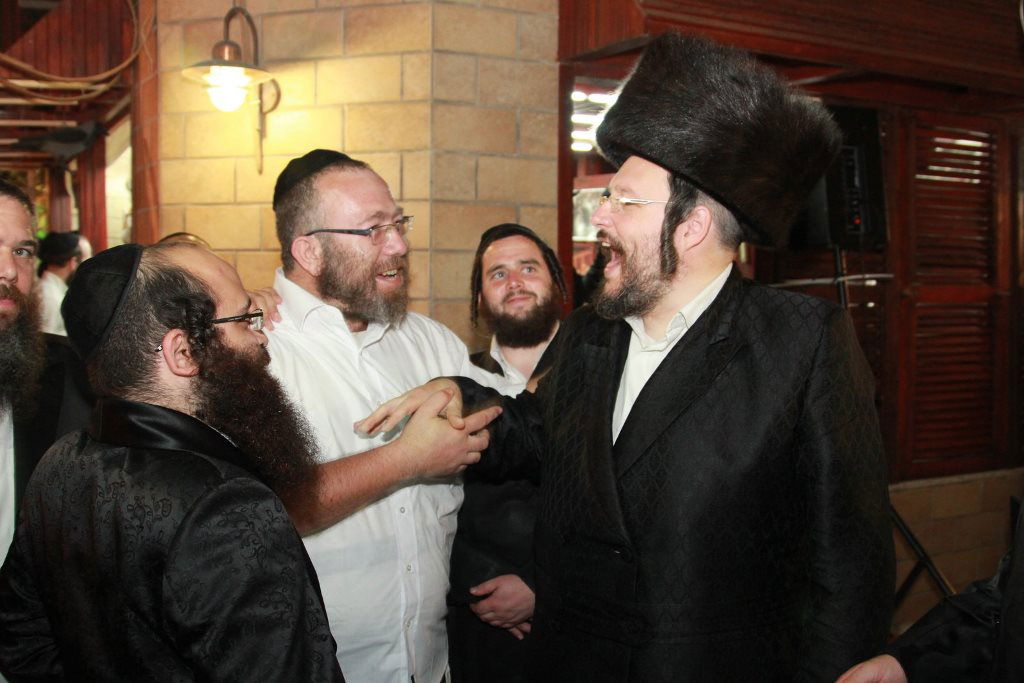 ביתר עילית: המתמודדים לעירייה השתתפו בהתוועדות חב"דית