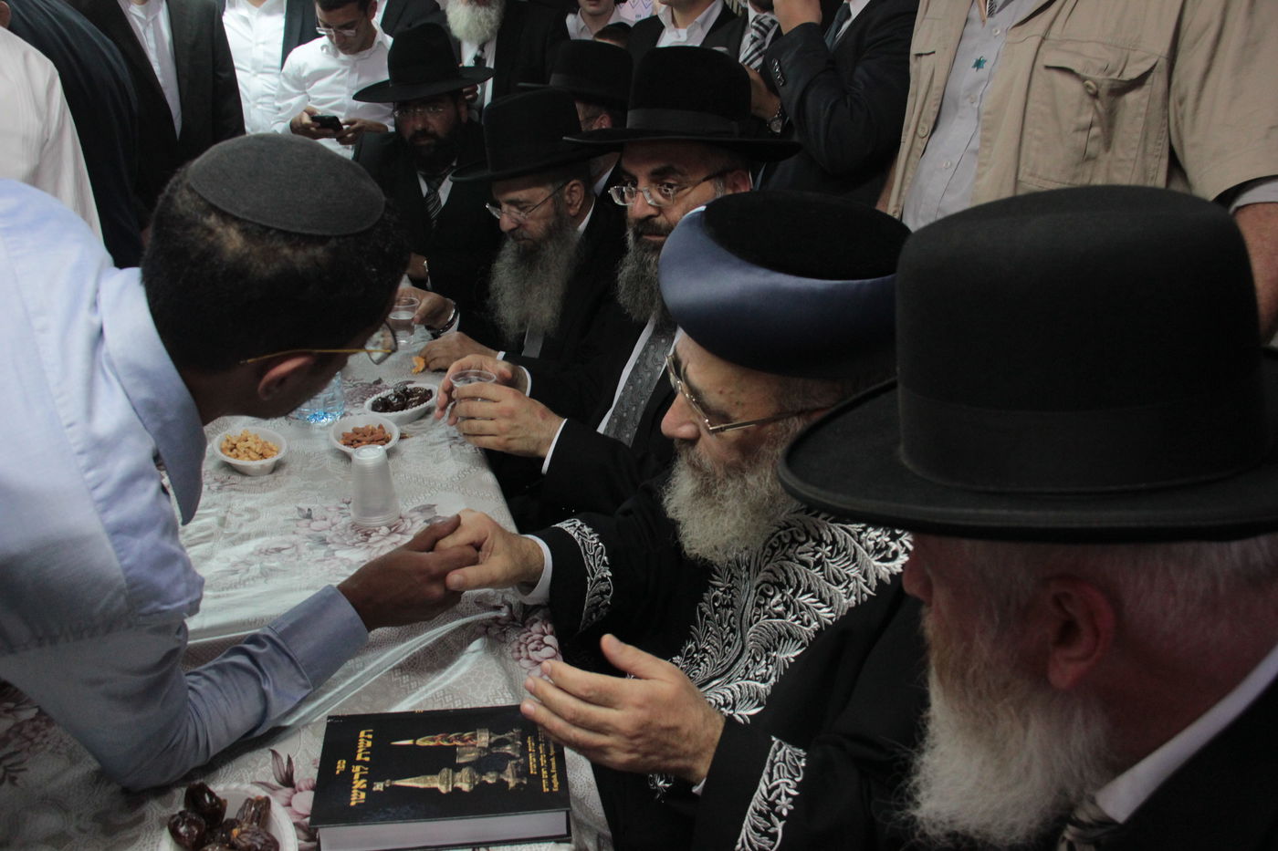 צפו: הקבלת פני רבו בסוכת הראשל"צ