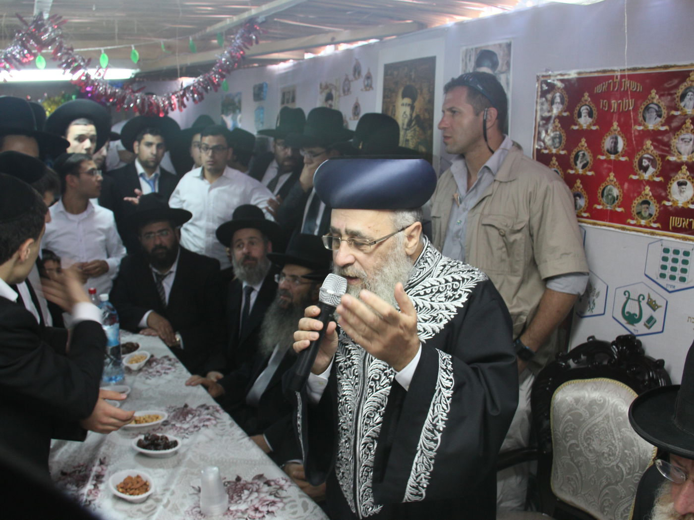 צפו: הקבלת פני רבו בסוכת הראשל"צ