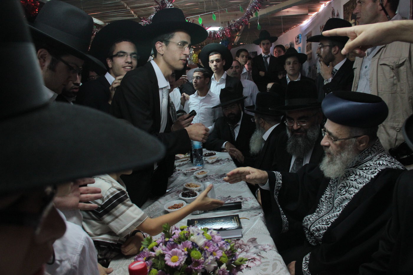 צפו: הקבלת פני רבו בסוכת הראשל"צ