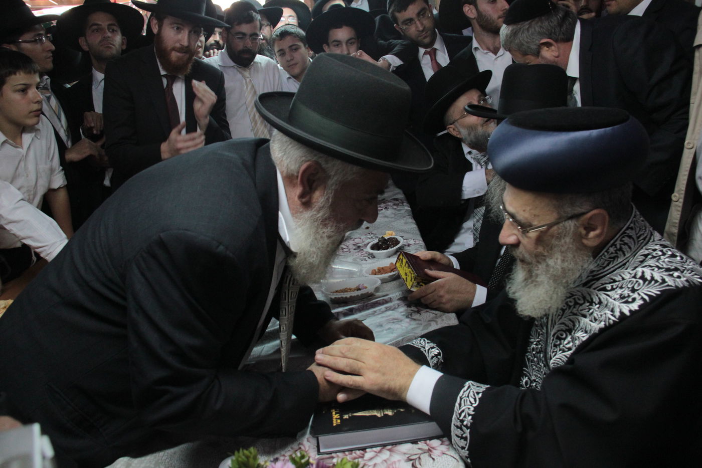 צפו: הקבלת פני רבו בסוכת הראשל"צ