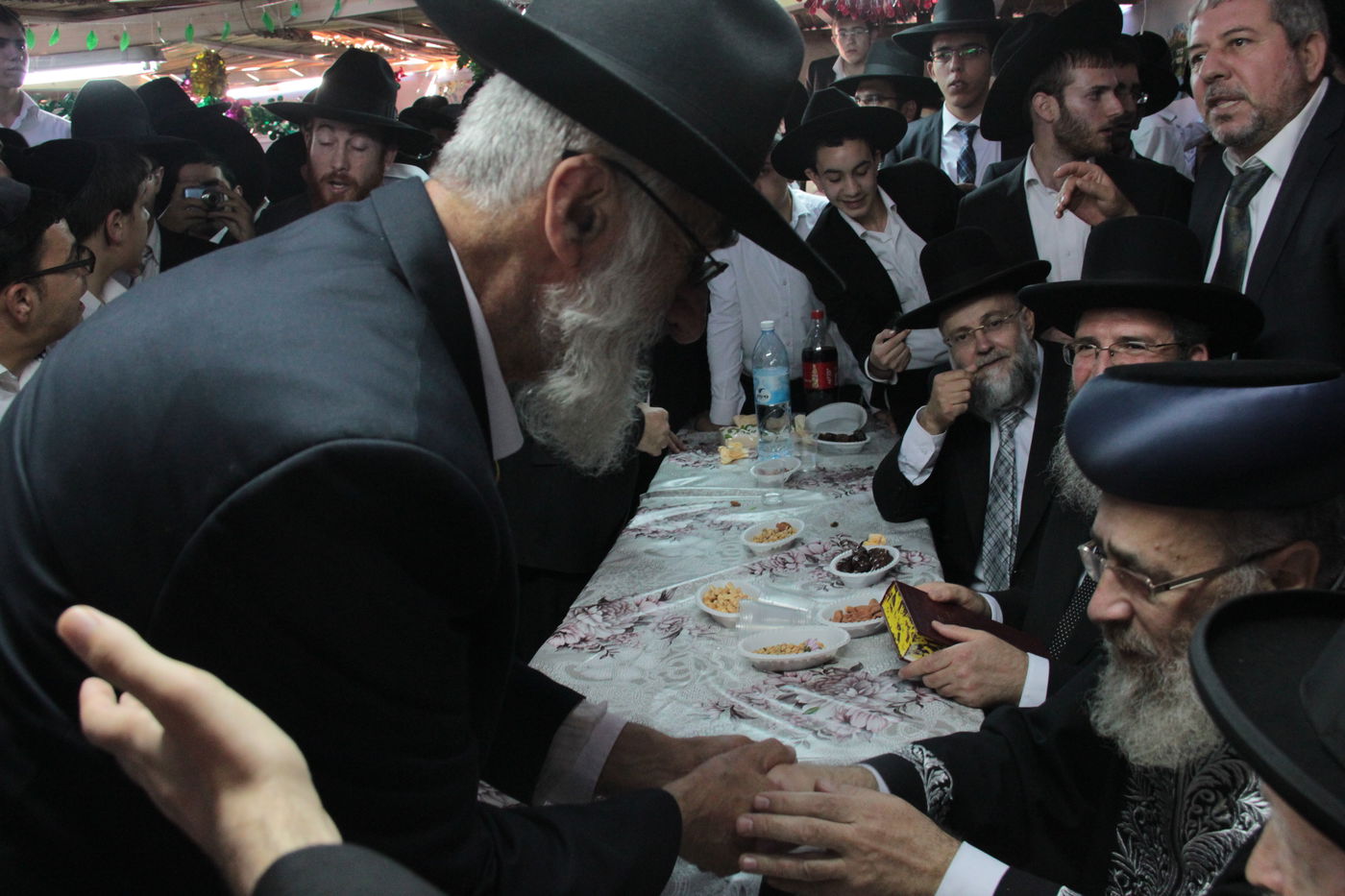 צפו: הקבלת פני רבו בסוכת הראשל"צ