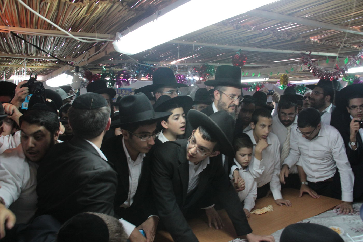 צפו: הקבלת פני רבו בסוכת הראשל"צ