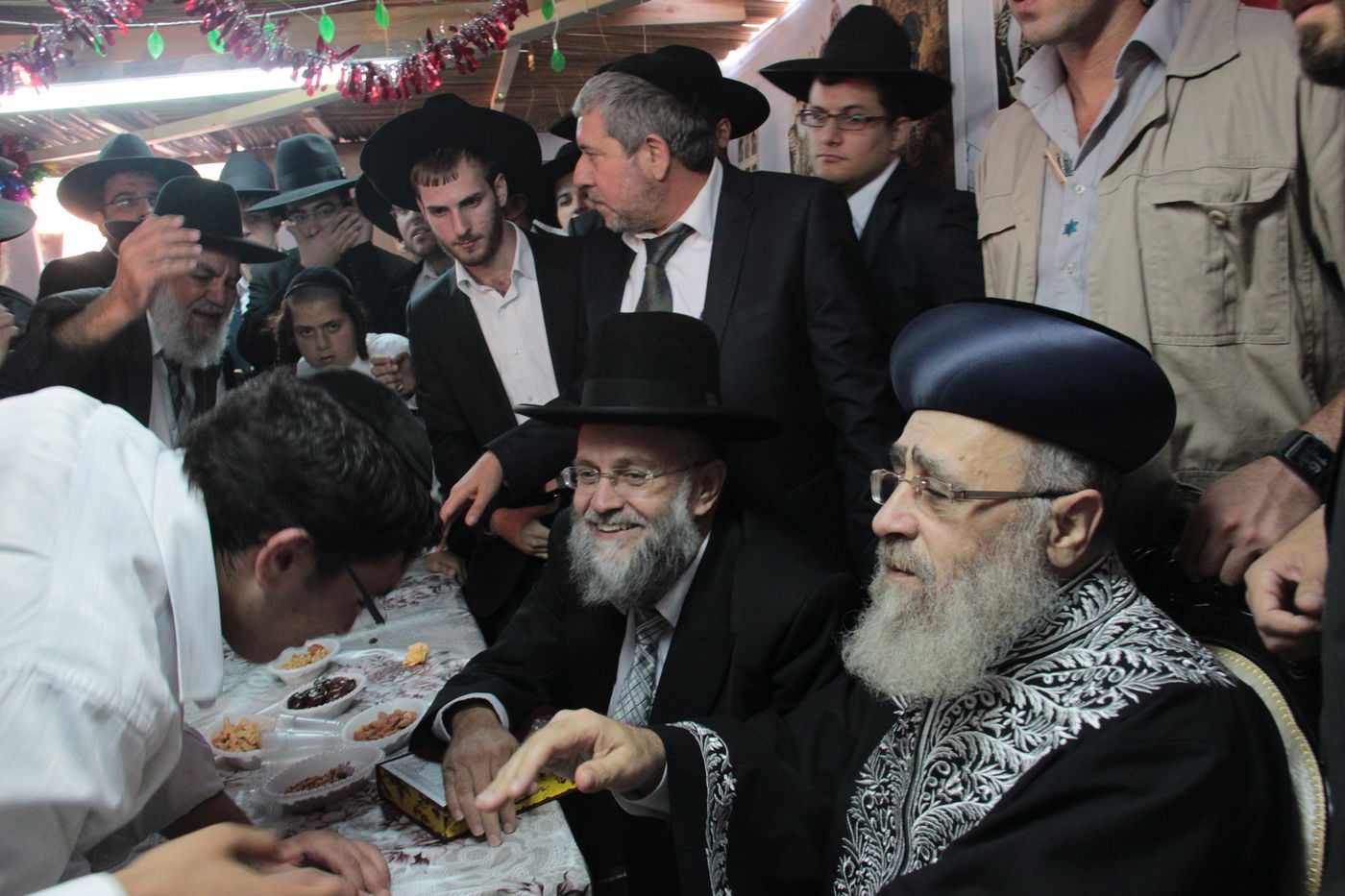 צפו: הקבלת פני רבו בסוכת הראשל"צ