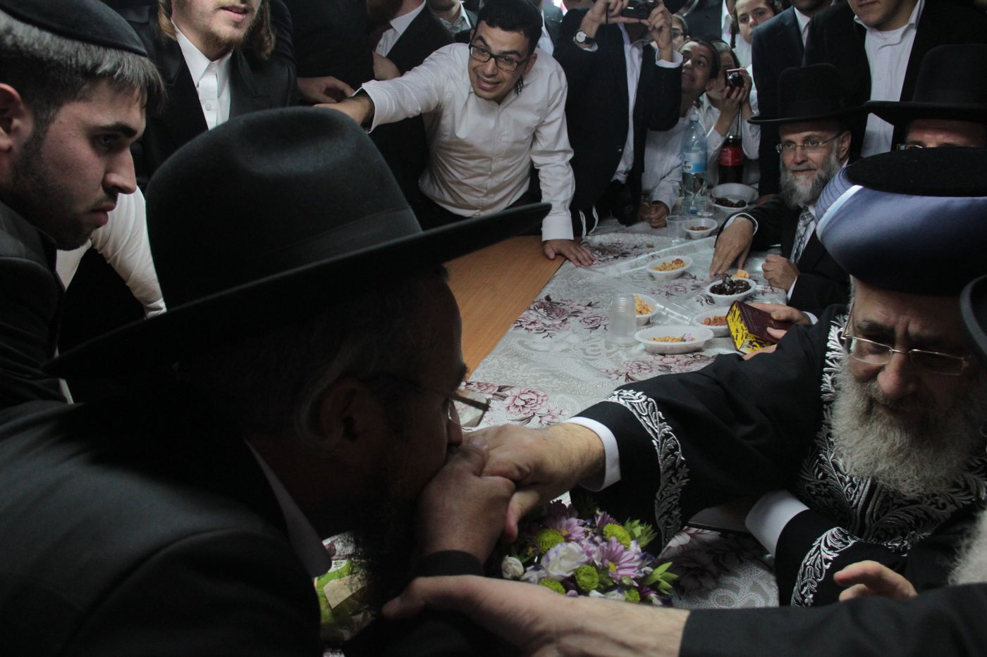 צפו: הקבלת פני רבו בסוכת הראשל"צ