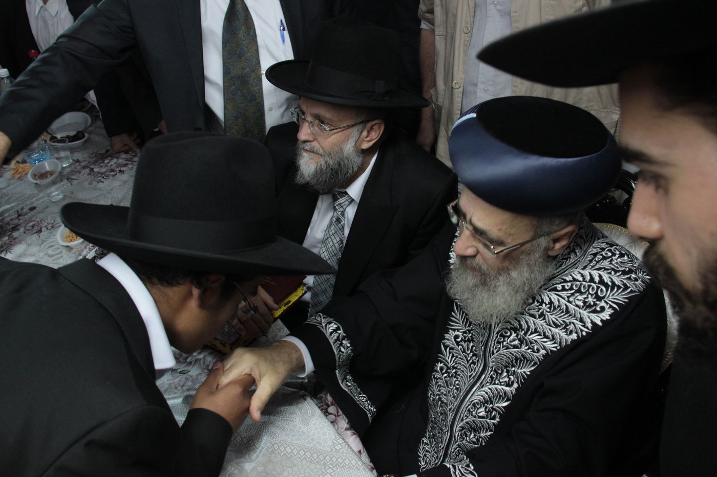 צפו: הקבלת פני רבו בסוכת הראשל"צ