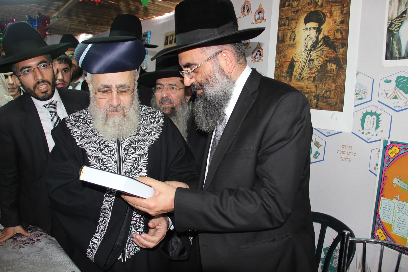 צפו: הקבלת פני רבו בסוכת הראשל"צ