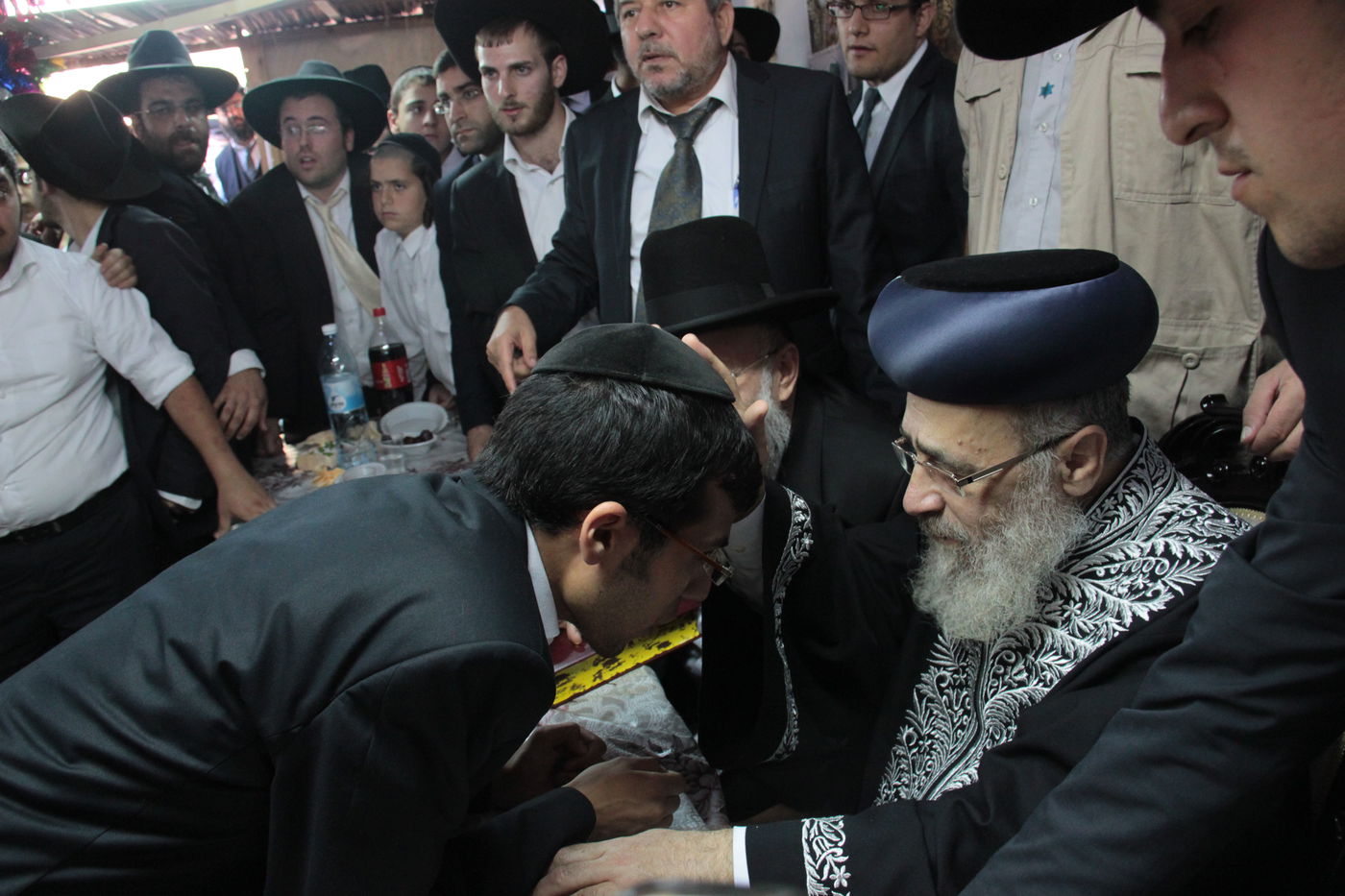 צפו: הקבלת פני רבו בסוכת הראשל"צ