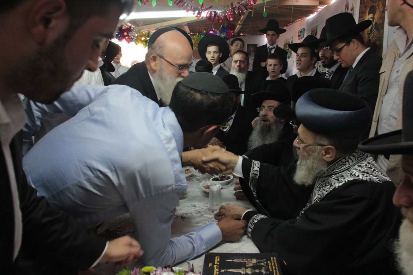 צפו: הקבלת פני רבו בסוכת הראשל"צ