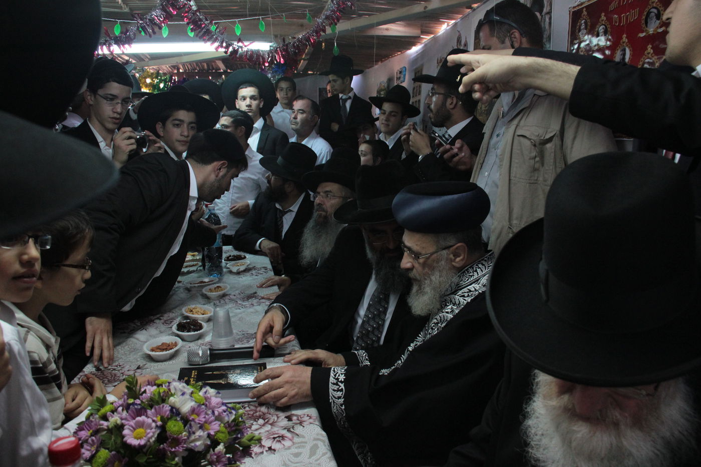 צפו: הקבלת פני רבו בסוכת הראשל"צ