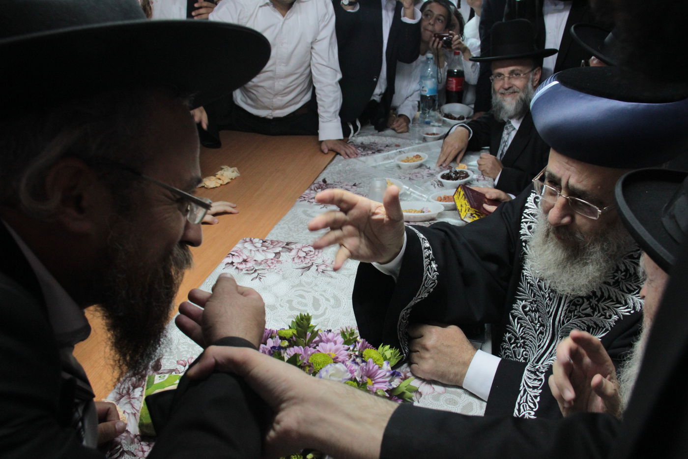 צפו: הקבלת פני רבו בסוכת הראשל"צ