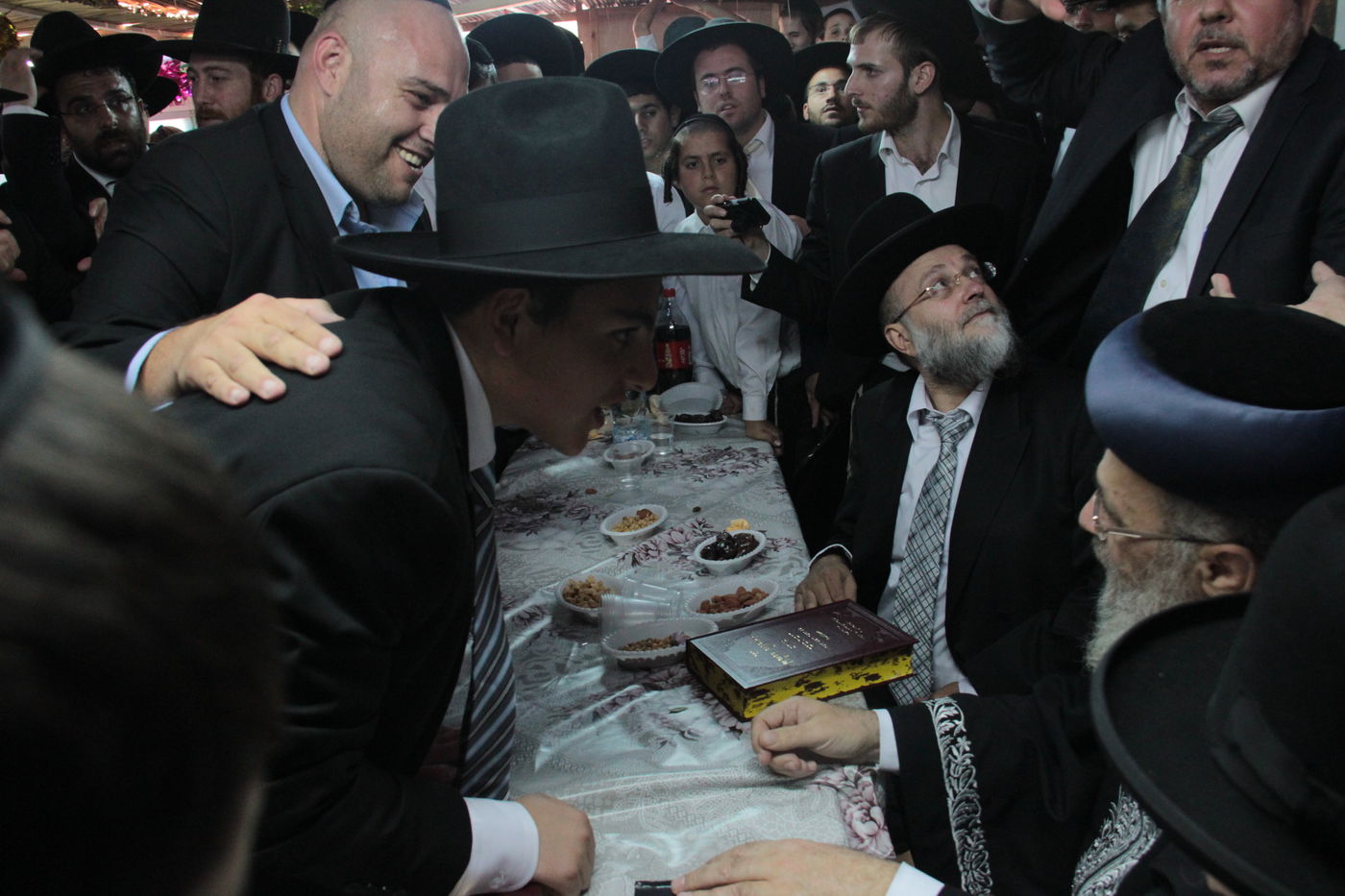 צפו: הקבלת פני רבו בסוכת הראשל"צ