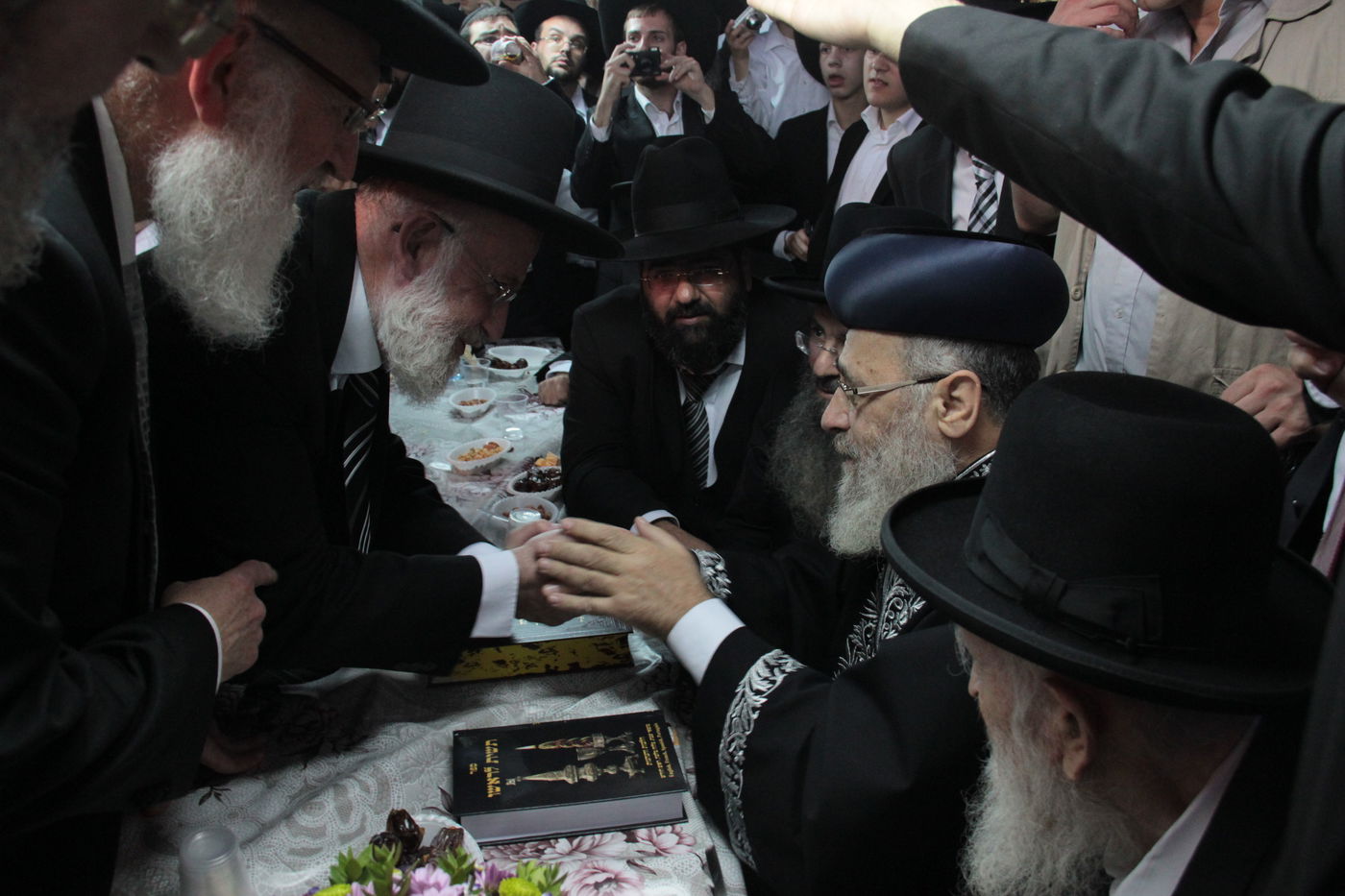 צפו: הקבלת פני רבו בסוכת הראשל"צ