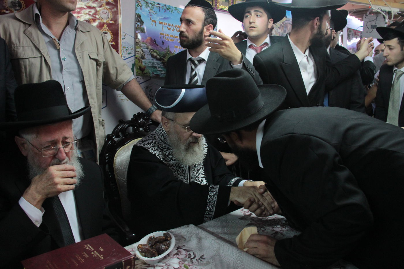 צפו: הקבלת פני רבו בסוכת הראשל"צ