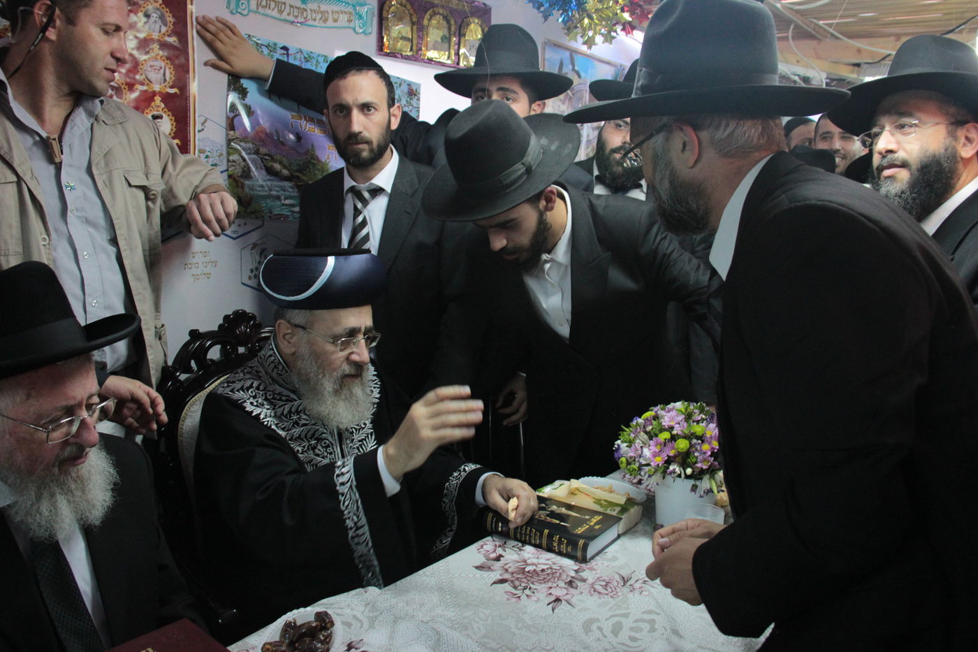 צפו: הקבלת פני רבו בסוכת הראשל"צ