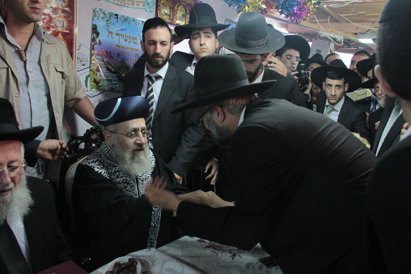 צפו: הקבלת פני רבו בסוכת הראשל"צ