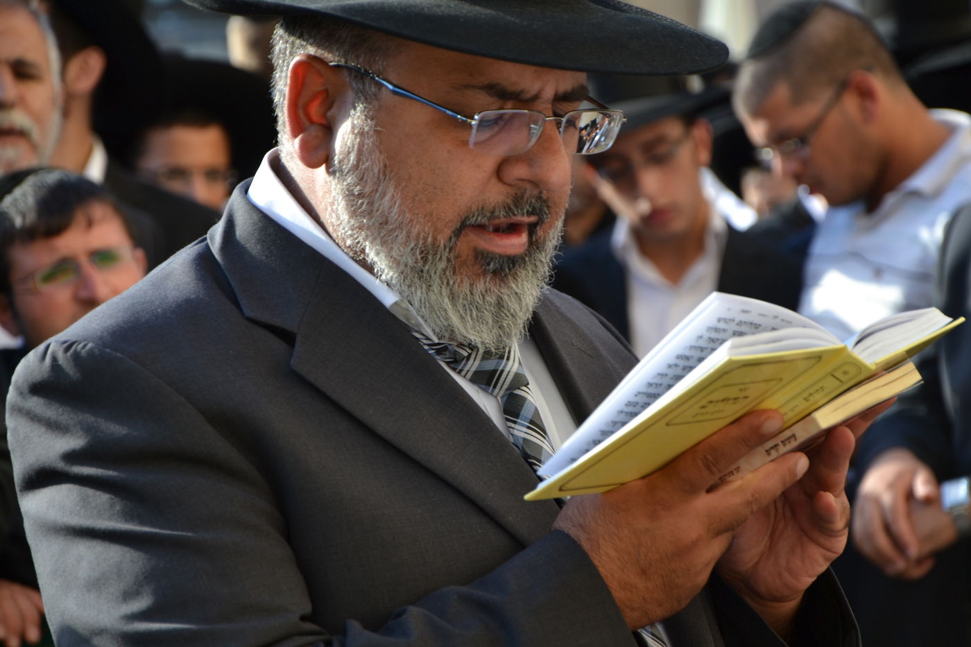 אלפים בעצרת תפילה לרפואת מרן הרב עובדיה יוסף