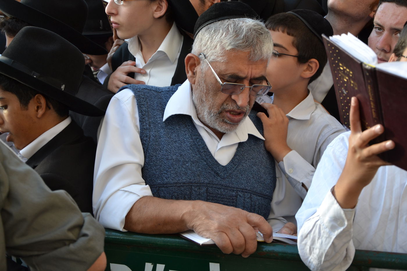 אלפים בעצרת תפילה לרפואת מרן הרב עובדיה יוסף