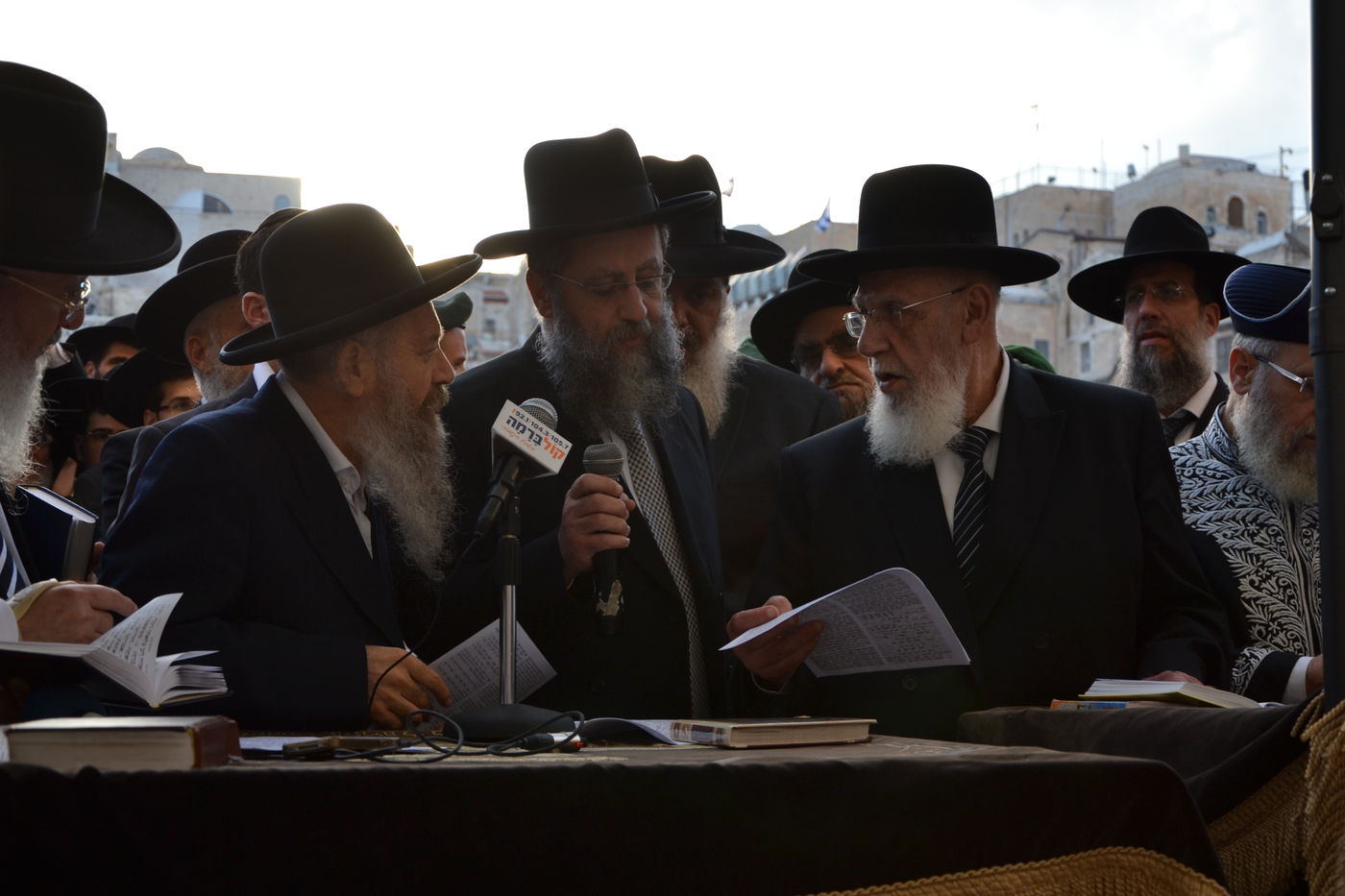 אלפים בעצרת תפילה לרפואת מרן הרב עובדיה יוסף