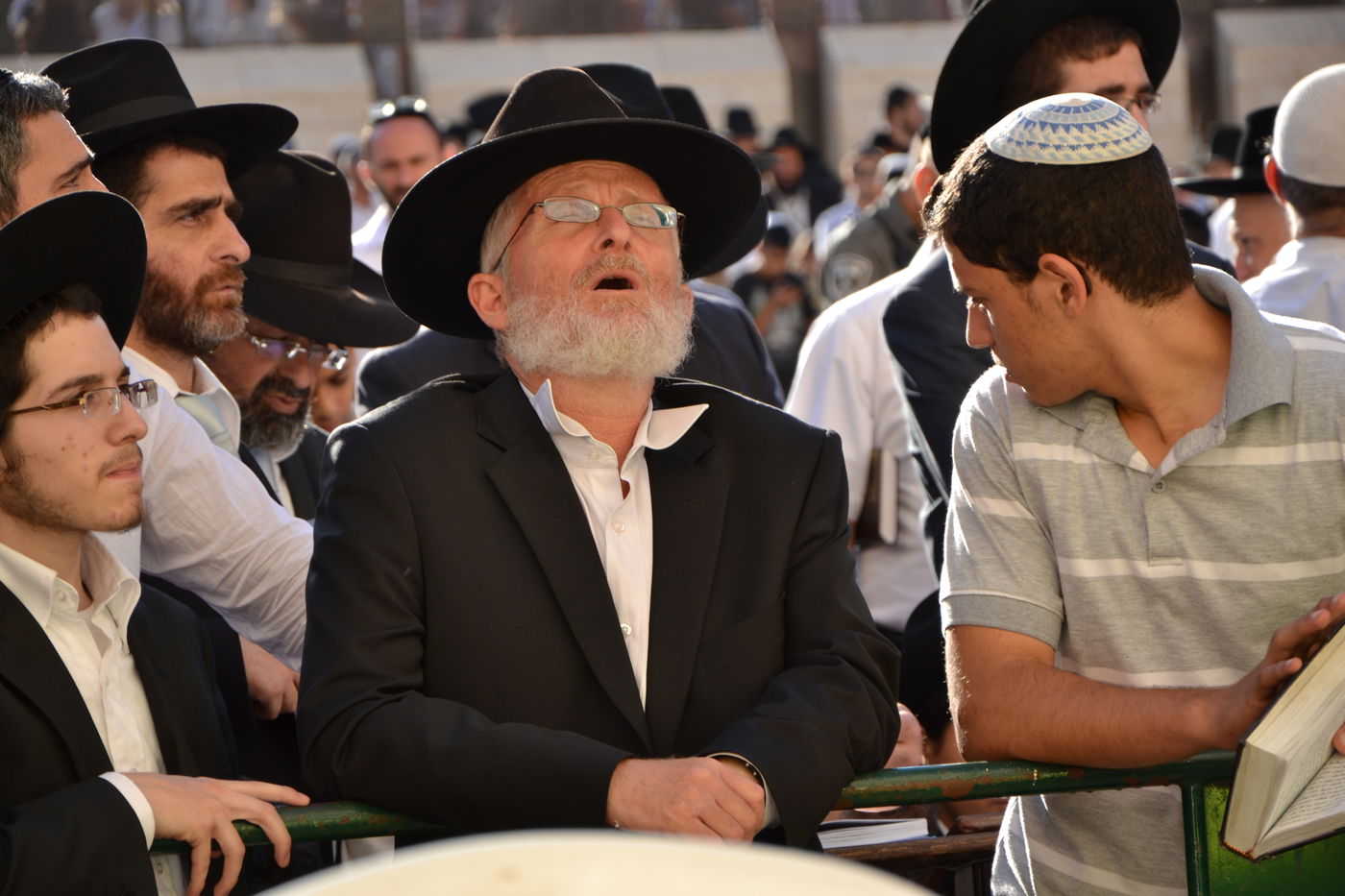 אלפים בעצרת תפילה לרפואת מרן הרב עובדיה יוסף