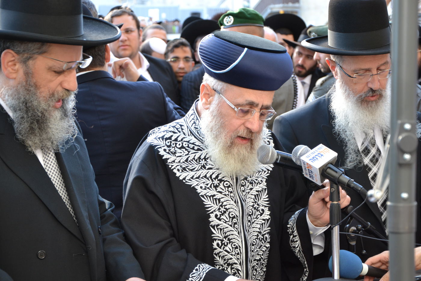 אלפים בעצרת תפילה לרפואת מרן הרב עובדיה יוסף