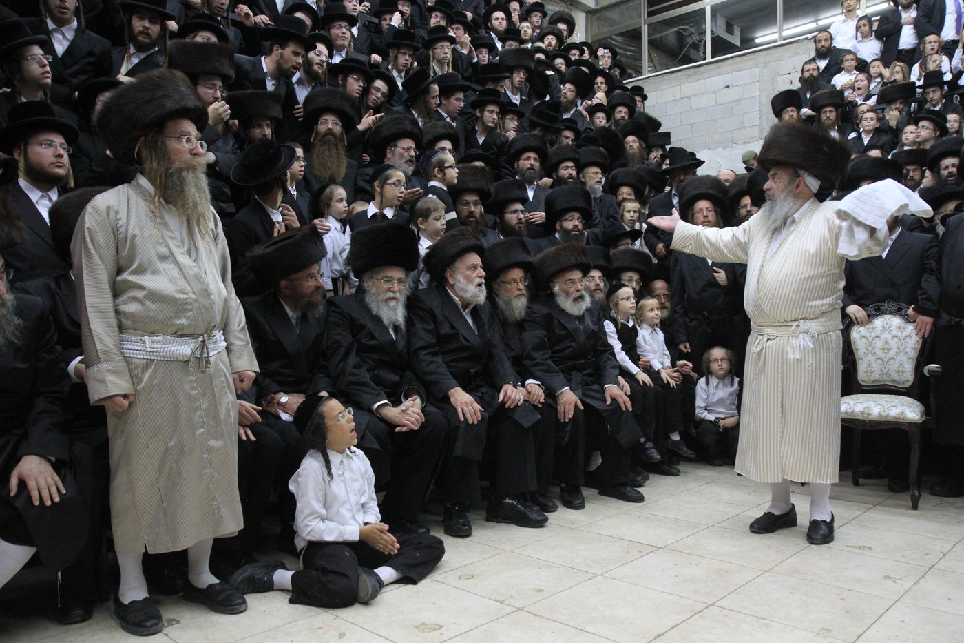 בית שמש: שירה סוחפת בשמחת בית השואבה בלעלוב • וידאו ותמונות