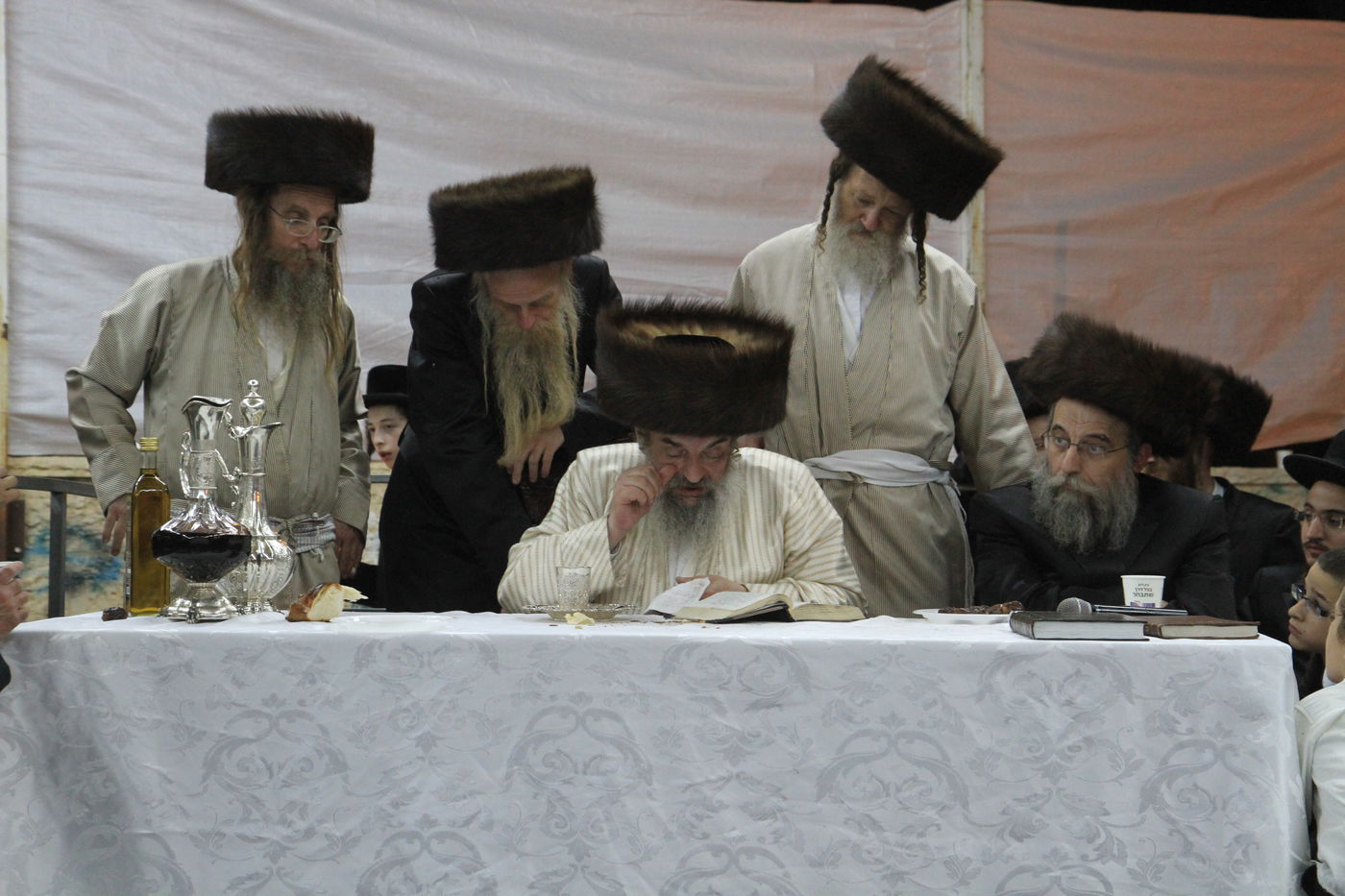 בית שמש: שירה סוחפת בשמחת בית השואבה בלעלוב • וידאו ותמונות