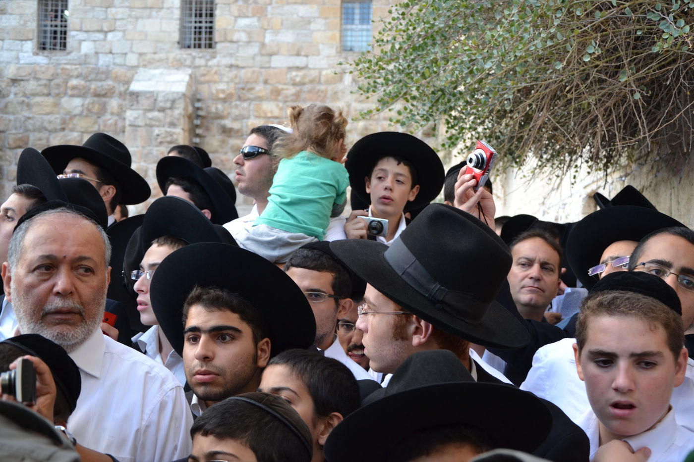 אלפים בעצרת תפילה לרפואת מרן הרב עובדיה יוסף