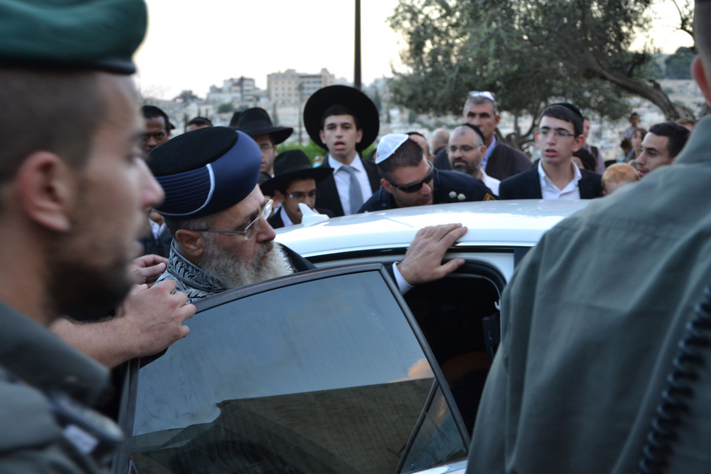 אלפים בעצרת תפילה לרפואת מרן הרב עובדיה יוסף