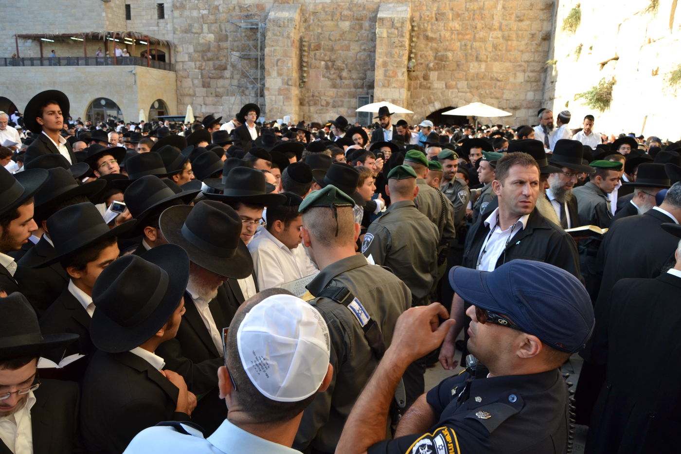 אלפים בעצרת תפילה לרפואת מרן הרב עובדיה יוסף