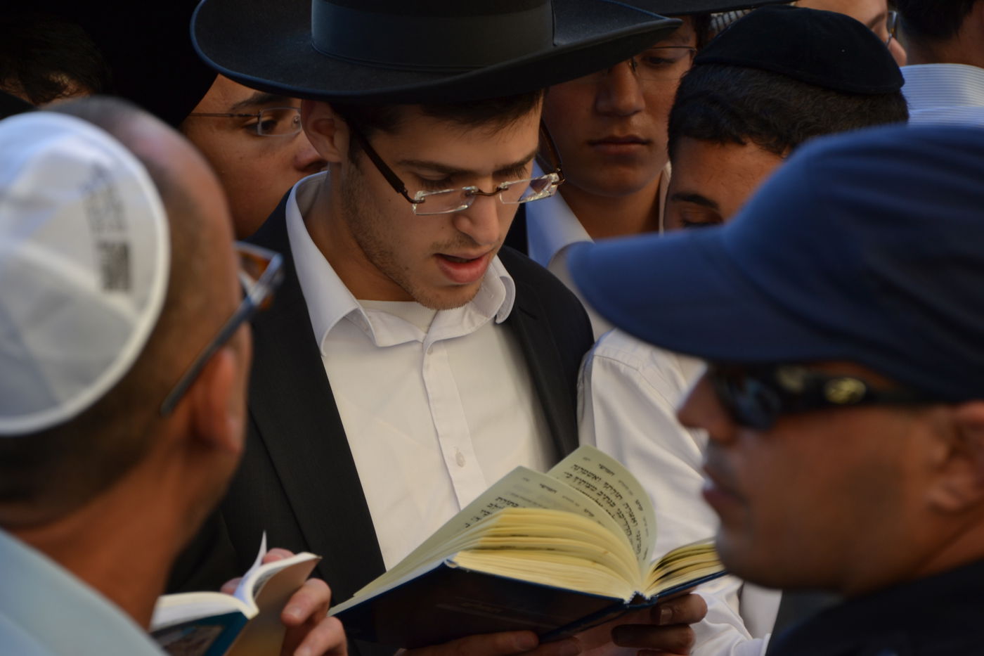 אלפים בעצרת תפילה לרפואת מרן הרב עובדיה יוסף