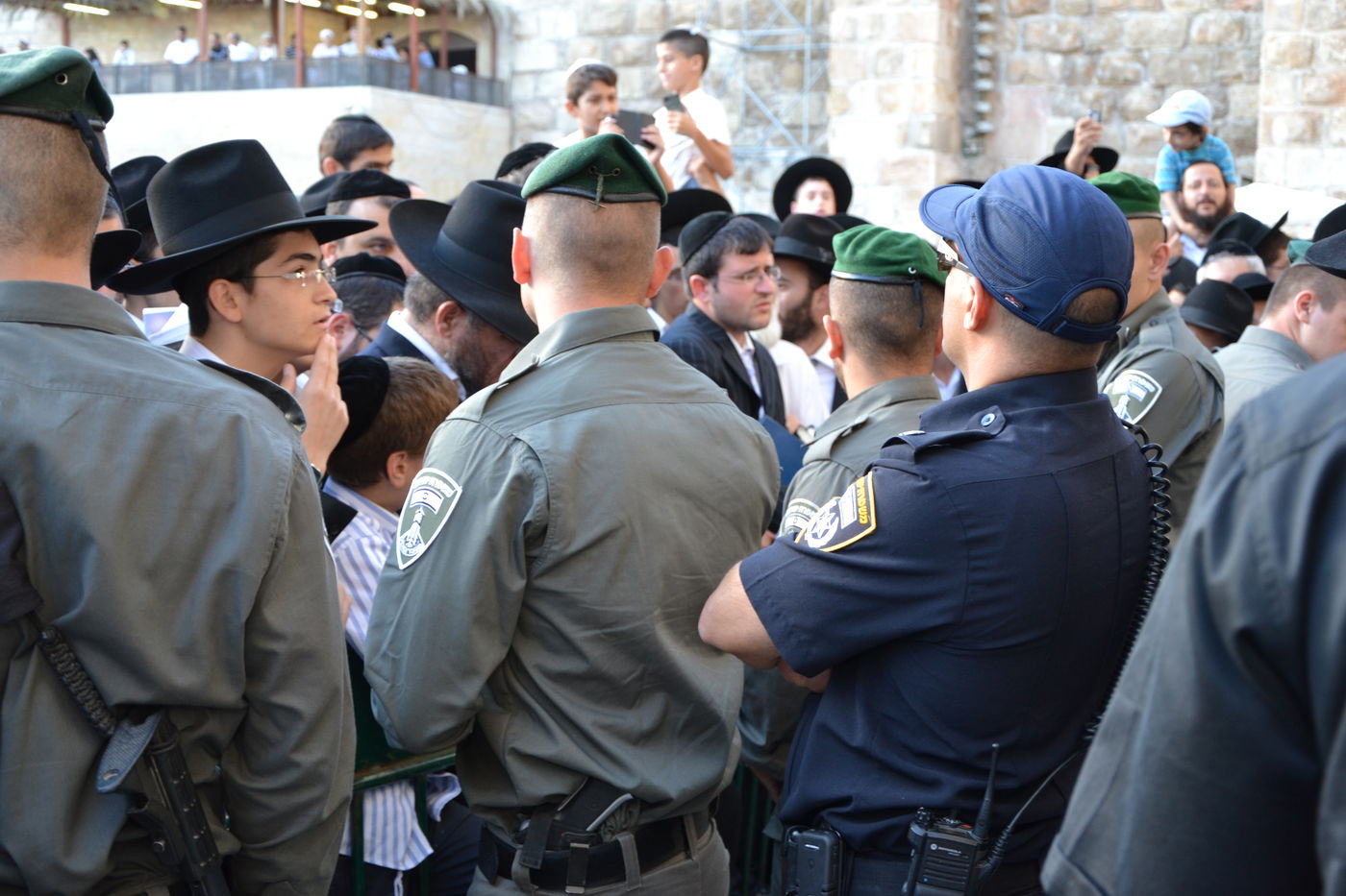 אלפים בעצרת תפילה לרפואת מרן הרב עובדיה יוסף