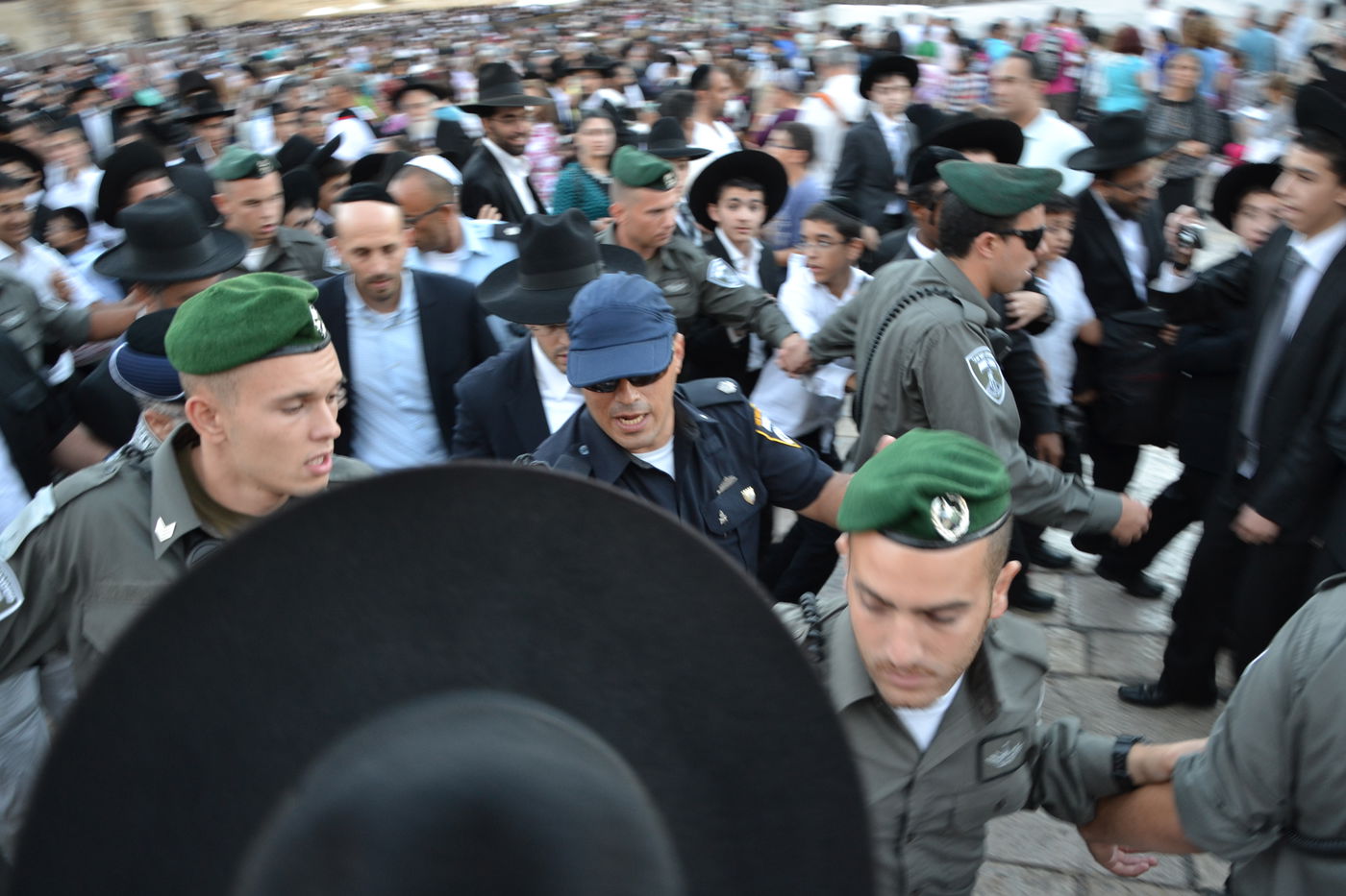 אלפים בעצרת תפילה לרפואת מרן הרב עובדיה יוסף