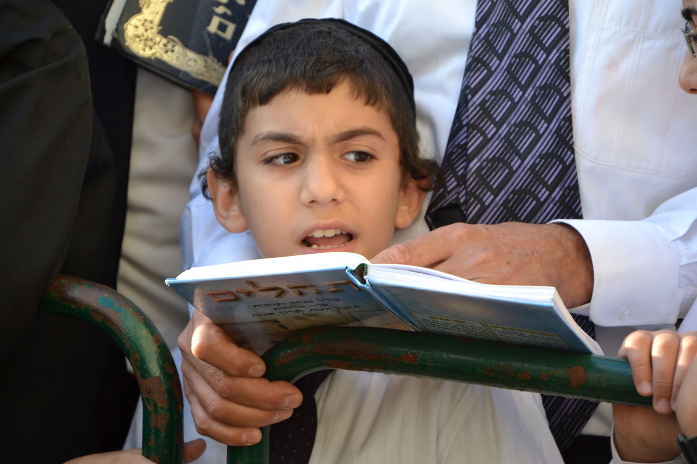 אלפים בעצרת תפילה לרפואת מרן הרב עובדיה יוסף