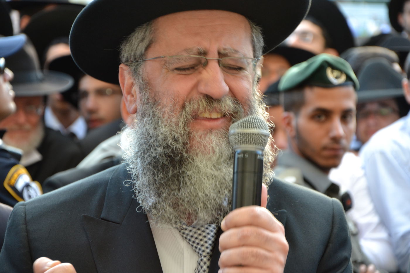 אלפים בעצרת תפילה לרפואת מרן הרב עובדיה יוסף