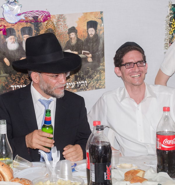 טוב  באלעד: קריספל וישראל פרוש בסוכה אחת